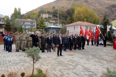 29 Ekim Cumhuriyet Bayramı Çatak’ta Çelenk Sunumu İle Başladı