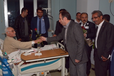 Akg&uuml;l&rsquo;den Hastalara Kutlu Doğum S&uuml;rprizi