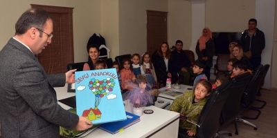 Miniklerden Başkan Vekili Akg&uuml;l'e teşekk&uuml;r ziyareti