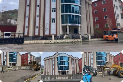 &Ccedil;atak Belediyesi&rsquo;nin &Ouml;n&uuml;ndeki Beton Bloklar Kaldırıldı