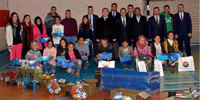 &Ccedil;atak Belediyesin&rsquo;den &Ouml;ğrencilere Spor Malzemesi
