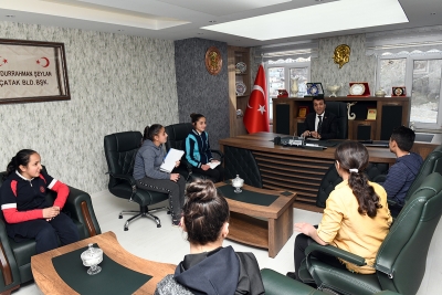 &Ouml;ğrenciler Sordu Başkan Şeylan Yanıtladı