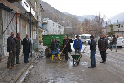 &Ccedil;atak'ta Yol ve Kaldırımlara Bahar Temizliği