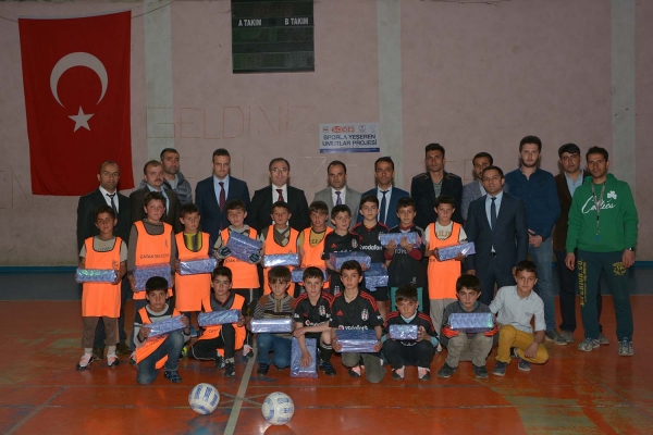 &Ccedil;atak'ta İlkokullar Futsal Turnuvasında M&uuml;cadele Etti