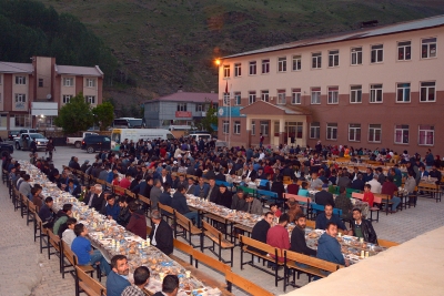 Y&uuml;zlerce Kişi İftarda Buluştu