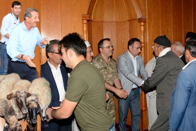 &Ccedil;atak'ta Bayram Namazı Kılınıp Kurbanlar Kesildi